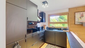 Cafetière/bouilloire, réfrigérateur, four, lave-vaisselle