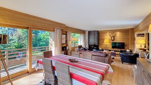 Living area - 1 Sunshine Apartment rental near the center (Megève)