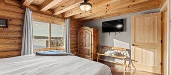 Refined Pet-Friendly Log Cabin Near Wisconsin Dells • Sleeps 12 • Secluded