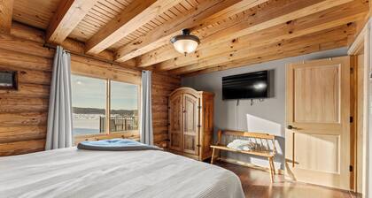 Refined Pet-Friendly Log Cabin Near Wisconsin Dells • Sleeps 12 • Secluded