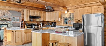 Game Room Log Cabin Near Dells Hot Tub