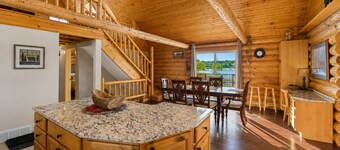 Game Room Log Cabin Near Dells Hot Tub