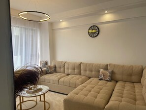 TV - Lovely 2-bedroom in Nairobi near Yaya Centre — Everything Walkable (Nairobi)