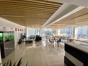 Dining - Lovely 2-bedroom in Nairobi near Yaya Centre — Everything Walkable (Nairobi)