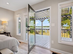 5 bedrooms, iron/ironing board, WiFi, bed sheets - Tranquility on the Lake (Lake Norman of Catawba)