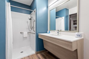 Suite, 1 Queen Bed, Transfer Shower, Non Smoking
