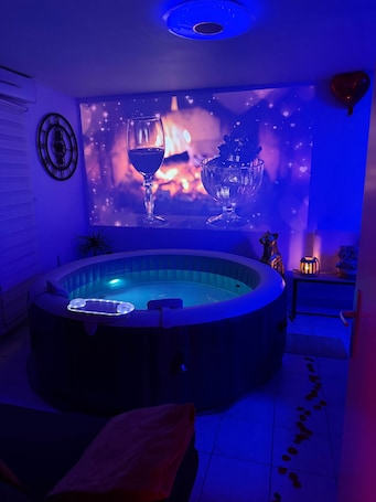 内装. Suite Eden Spa TV XL CinéSport Lit Q-Size P-Gratuit Patio