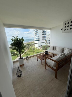Smart TV - Sea & Luxury: Apartment with Caribbean Sea View (Cartagena de Indias)