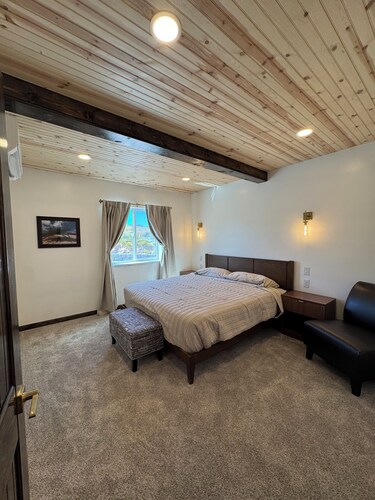 The Lava White House - Sleeps 50+