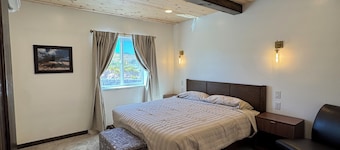 The Lava White House - Sleeps 50+