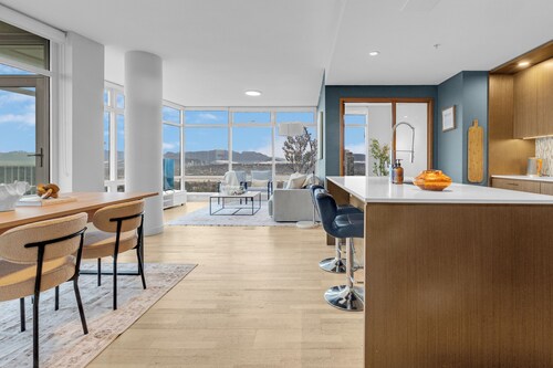 Luxury Executive Furnished Apartment - Civic Hotel Tower | 2 bed + Den