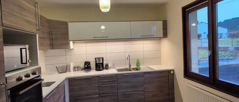 Frigorífic, microones, forn i placa de cuina