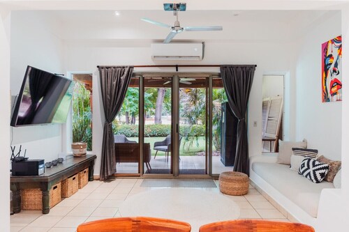 Town House 4: Comfort and golf course view