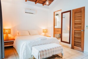 2 bedrooms, desk, WiFi, bed sheets