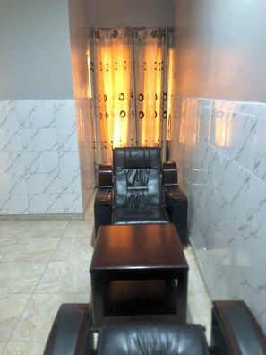 ห้องเอ็กเซกคิวทีฟ | โต๊ะทำงาน, พื้นที่ทำงานแบบใช้แล็ปท็อป