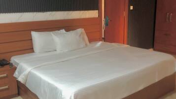 Executive Room | Desk, laptop workspace