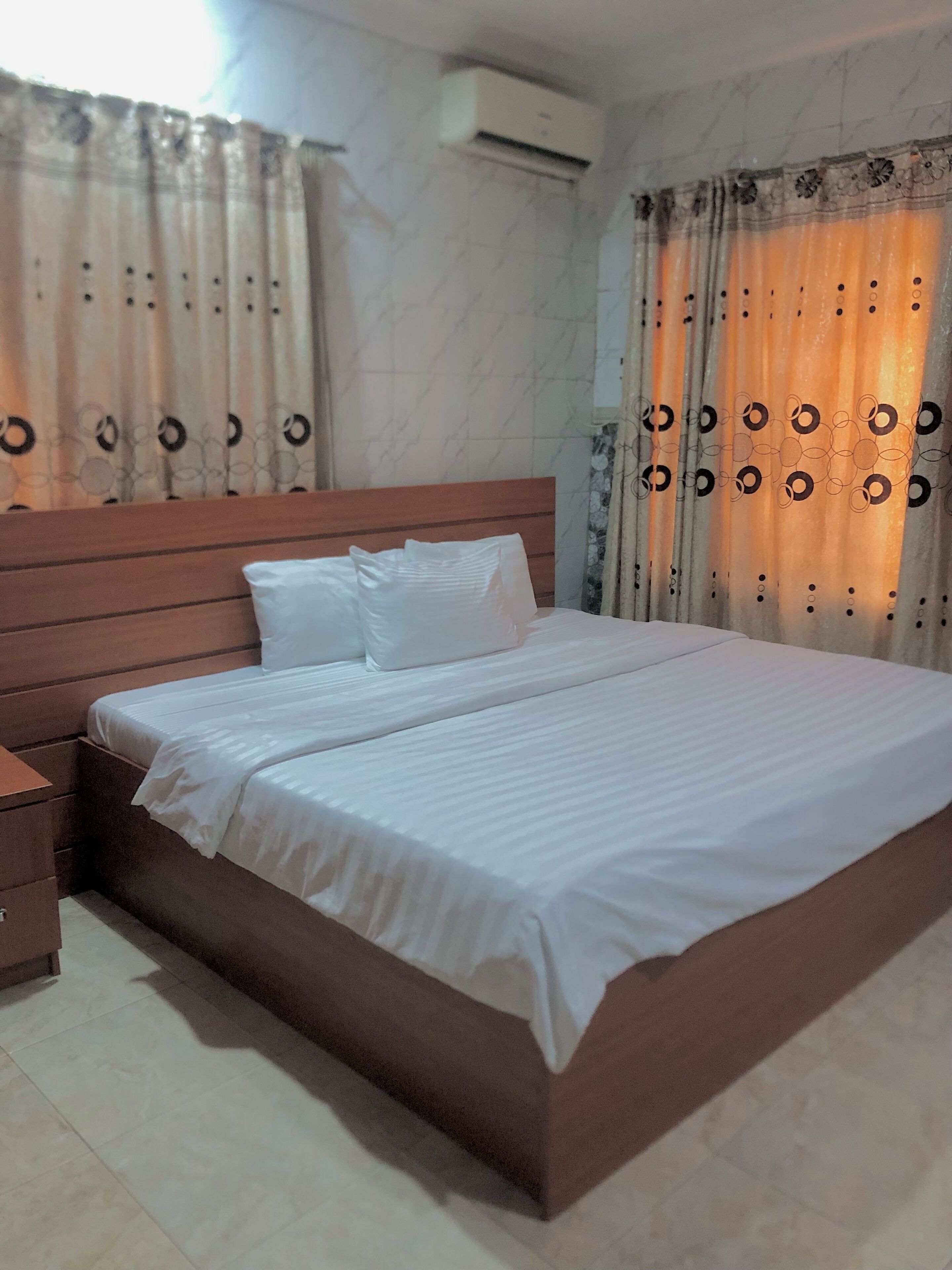 Rom – royal | Skrivebord og skrivebord for bærbar PC