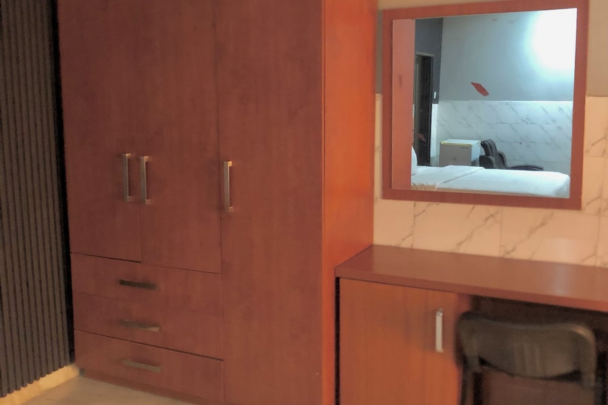 Rom – executive | Skrivebord og skrivebord for bærbar PC