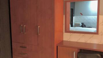 Rom – executive | Skrivebord og skrivebord for bærbar PC