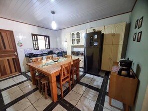 雪櫃、微波爐、焗爐、爐具