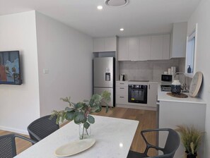 Fridge, microwave, oven, stovetop - Style & Stay`s `One & Only` (Weston)