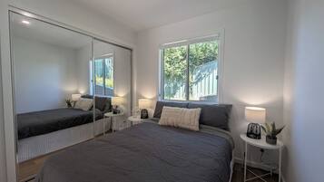 Iron/ironing board, WiFi, bed sheets