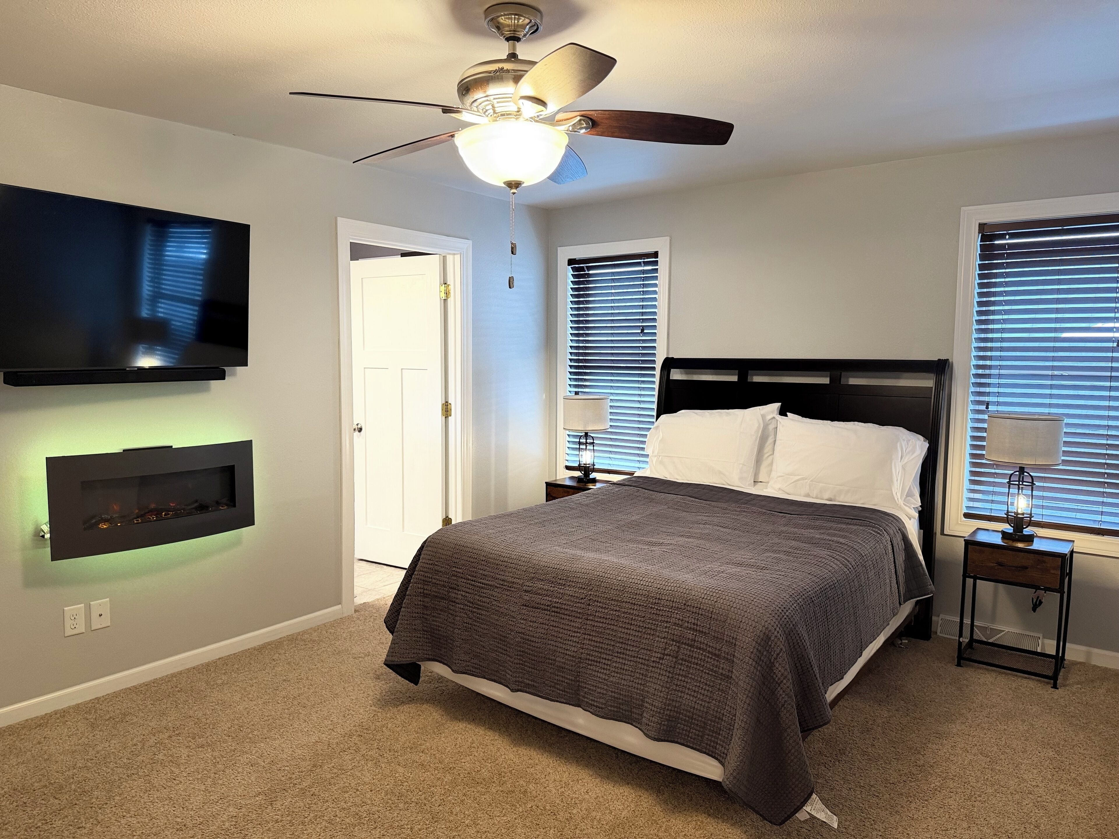 Fer et planche à repasser, accès à Internet, literie fournie