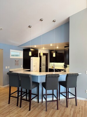 Micro-ondas, fogão, cooktop, lava-louças