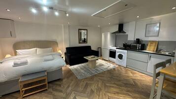 Iron/ironing board, Internet, bed sheets