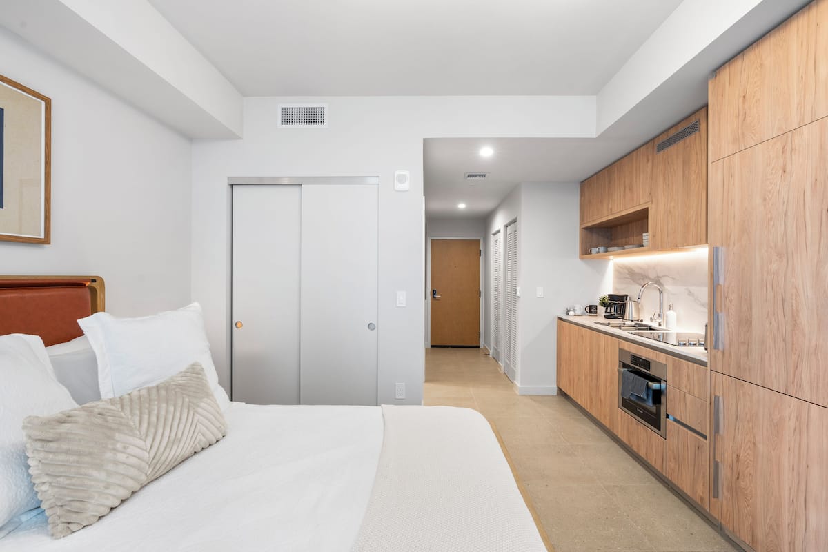 Estudio clásico, vista a la ciudad | Wifi gratis