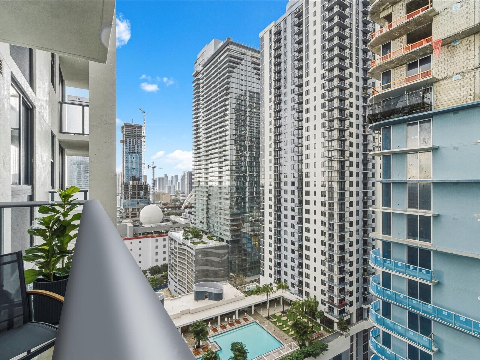 Studio | Uitzicht vanaf balkon