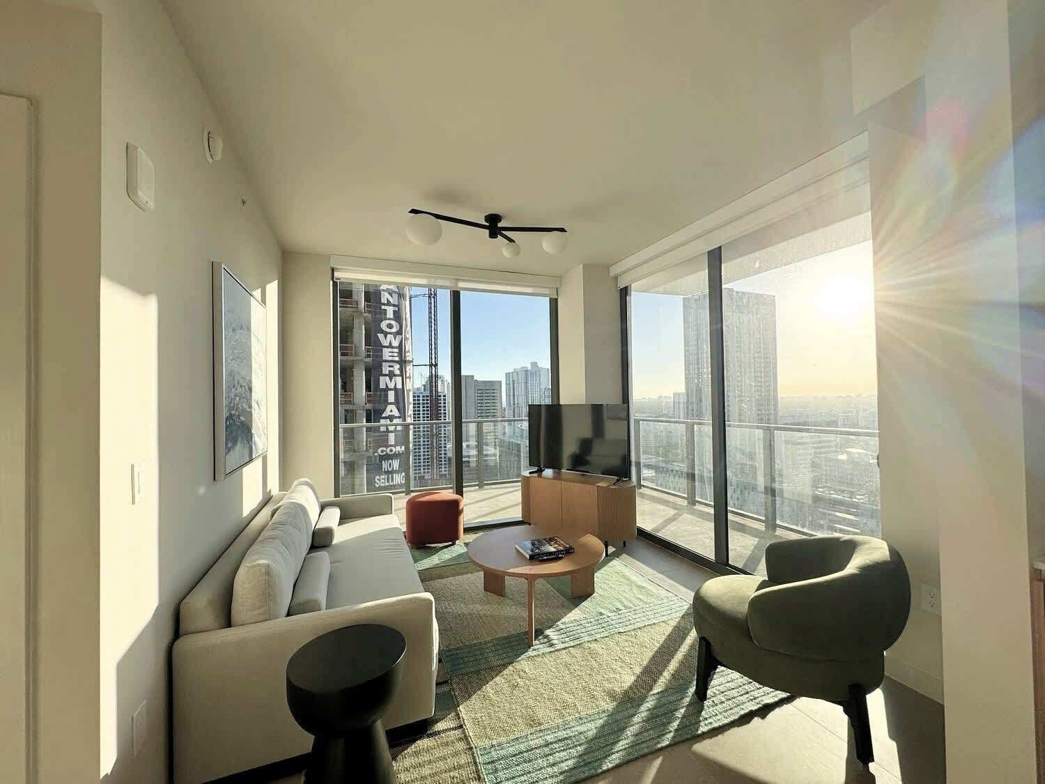 Comfort-Apartment | Wohnbereich | 50-Zoll-Smart-TV mit Digitalempfang