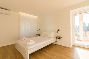 5 dormitorios, tabla de planchar con plancha, wifi y ropa de cama
