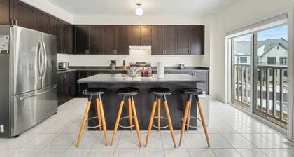 Airy Nest - 4 Beds, 2.5 Baths, 2 park