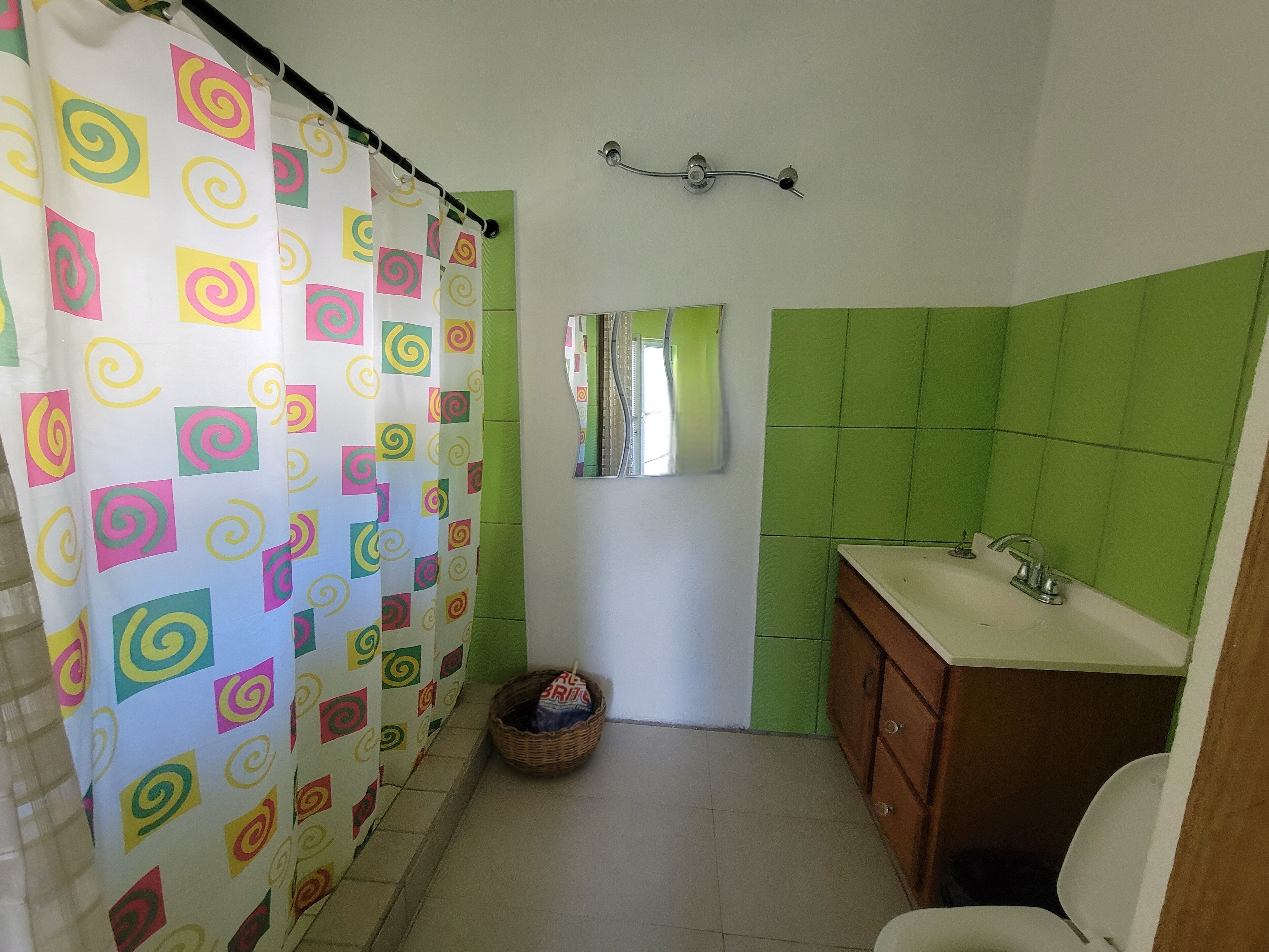 Pyyhkeet, saippua, sampoo, vessapaperi