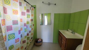 Pyyhkeet, saippua, sampoo, vessapaperi