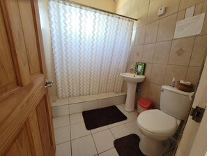 Handtücher, Seife, Shampoo, Toilettenpapier