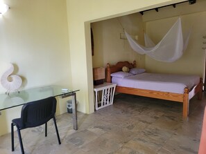 2 makuuhuonetta, silitysrauta/-lauta, internet, vuodevaatteet