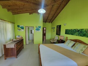 2 habitaciones, tabla de planchar con plancha y wifi gratis 