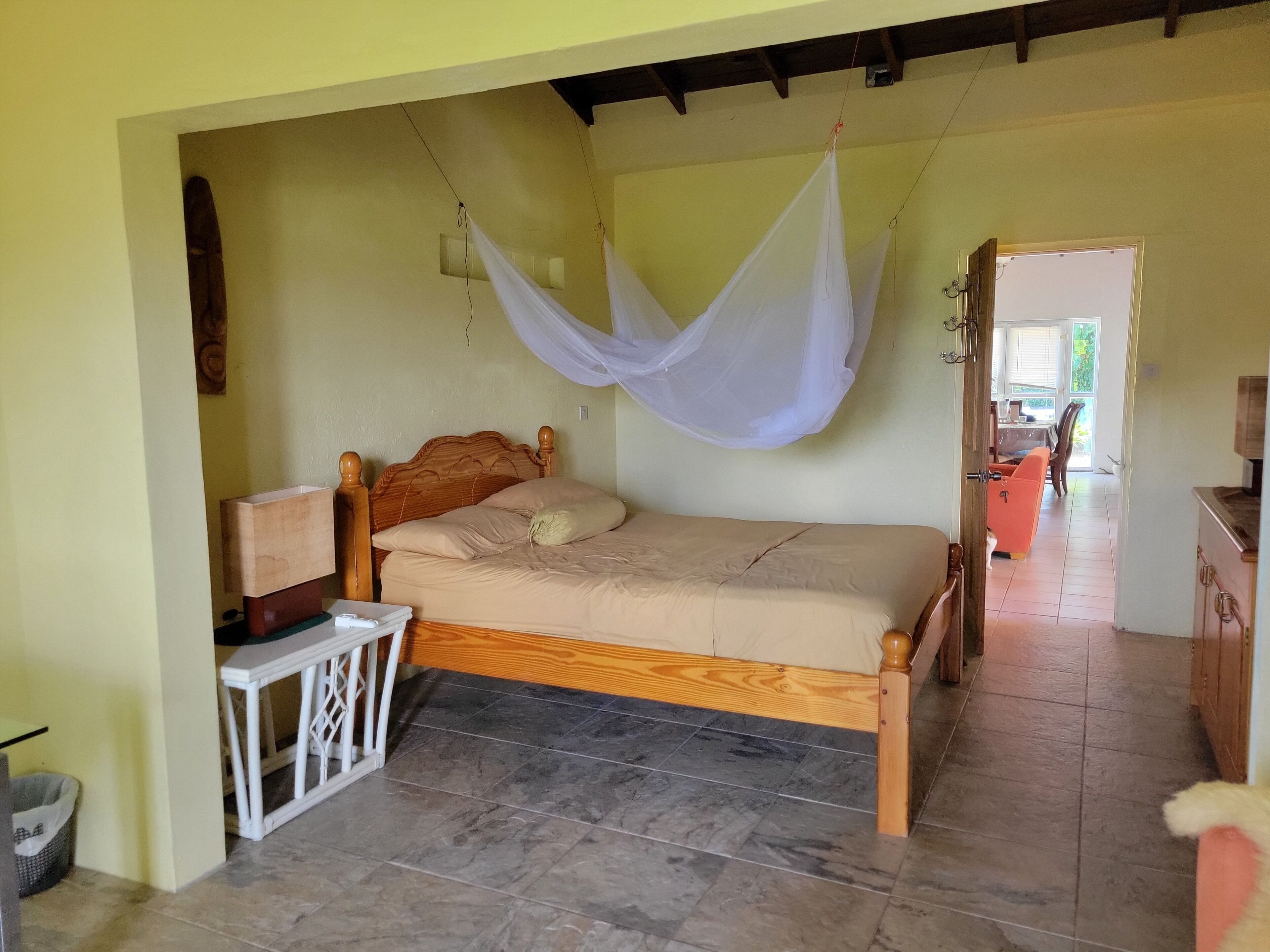 2 bedrooms, iron/ironing board, internet, bed sheets