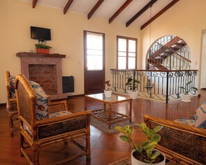 Casa Confort, vista a la ciudad | Lobby