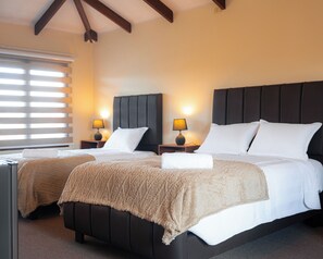 Desk, laptop workspace, free WiFi - Le Casita (Sucre)