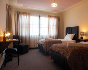 Desk, laptop workspace, free WiFi - Le Casita (Sucre)