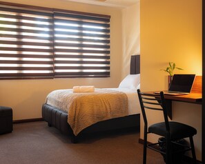 Desk, laptop workspace, free WiFi - Le Casita (Sucre)