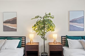 2 bedrooms, iron/ironing board, WiFi, bed sheets - Modern Townhome w/ Balcony • Walk to FUSE Stadium (Gastonia)