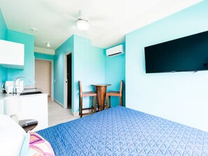 2 habitaciones, tabla de planchar con plancha, wifi y ropa de cama 