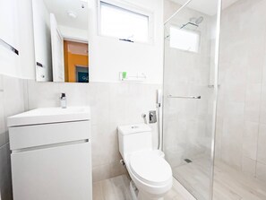 Shower, hair dryer, towels, soap - Ocean Living View -V3-5A- 2 bed, 2 bath (Punta Chame)
