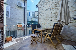 Outdoor dining - Casa Vicolo TerminIO / historic center / 15 minutes to the beach Adriatic Sea (Fermo)