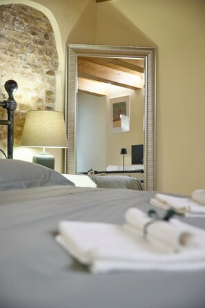 2 bedrooms, desk, iron/ironing board, travel cot - Casa Vicolo TerminIO / historic center / 15 minutes to the beach Adriatic Sea (Fermo)