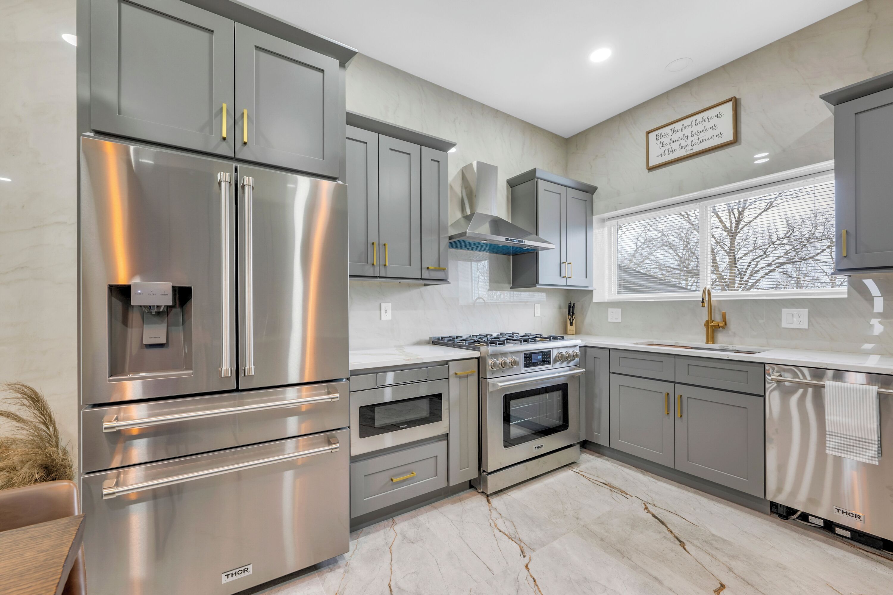 Micro-ondes, four, plaque de cuisson, lave-vaisselle